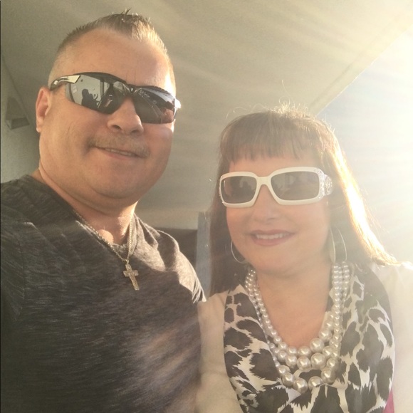 Welcome to Poshmark and 4U2 Closet. I am Darlene. - Picture 2 of 7